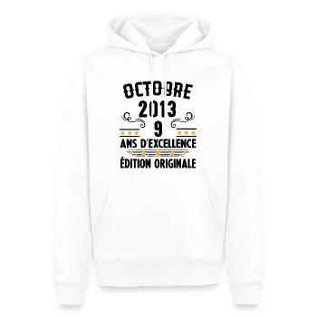 9 Ans Anniversaire Vintage Né(e) en Octobre 2013 - Sweat à capuche Premium bio Homme - blanc - Devant - Nico (187cm)