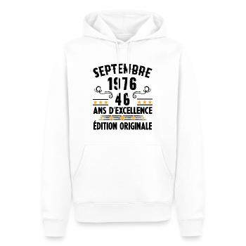 46 Ans Anniversaire Vintage Né(e) Septembre 1976 - Sweat à capuche Premium bio Homme - blanc - Devant - Nico (187cm)