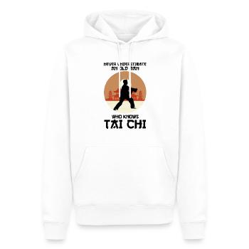 Humorvoll Unterschätze niemals einen alten Mann, der weiß - Männer Premium Bio Hoodie - Weiß - Vorne - Nico (187cm)