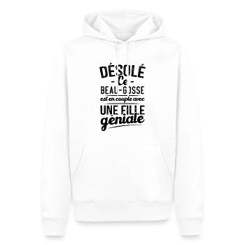 Ce beau gosse est en couple avec une fille géniale - Sweat à capuche Premium bio Homme - blanc - Devant - Nico (187cm)