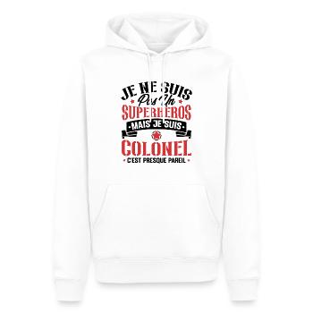 Je ne suis pas un super héros mais je suis colonel - Sweat à capuche Premium bio Homme - blanc - Devant - Nico (187cm)