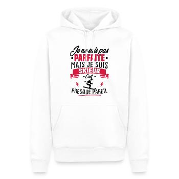 Pas parfaite mais je suis skieur - Sweat à capuche Premium bio Homme - blanc - Devant - Nico (187cm)