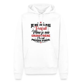 Je ne suis pas parfait mais je suis grand frère - Sweat à capuche Premium bio Homme - blanc - Devant - Nico (187cm)