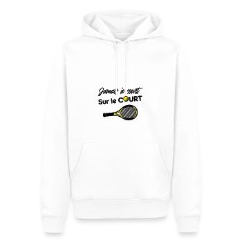 JAMAIS À COURT SUR LE COURT ! (tennis) - Sweat à capuche Premium bio Homme - blanc - Devant - Nico (187cm)