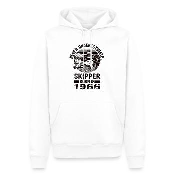 Never Underestimate Skipper né en 1966 - Sweat à capuche Premium bio Homme - blanc - Devant - Nico (187cm)