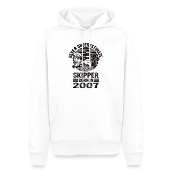 Never Underestimate Skipper born in 2007 - Men’s Premium Organic Hoodie - white - Front - Nico (187cm)