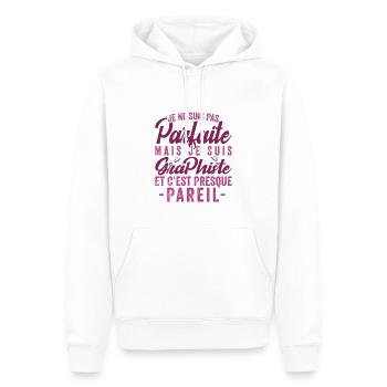 Je Ne Suis Pas Parfaite Mais Je Suis Graphiste - Sweat à capuche Premium bio Homme - blanc - Devant - Nico (187cm)