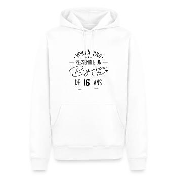 Bogosse 16 ans Cadeau Humour Anniversaire 16 ans - Sweat à capuche Premium bio Homme - blanc - Devant - Nico (187cm)