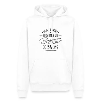Bogosse 58 ans Cadeau Humour Anniversaire 58 ans - Sweat à capuche Premium bio Homme - blanc - Devant - Nico (187cm)