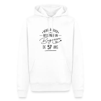 Bogosse 57 ans Cadeau Humour Anniversaire 57 ans - Sweat à capuche Premium bio Homme - blanc - Devant - Nico (187cm)