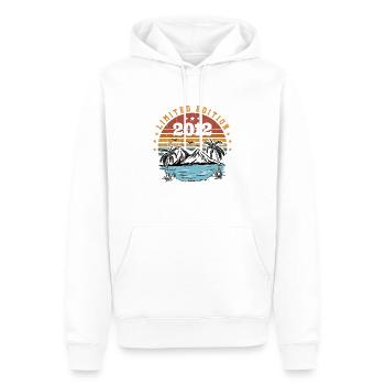 2012 Retro Vintage Jubiläumsgeschenk Geboren im Jahr 2012 - Männer Premium Bio Hoodie - Weiß - Vorne - Nico (187cm)