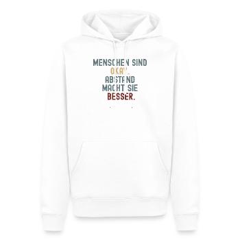 Menschen sind okay. Abstand macht sie besser. - Männer Premium Bio Hoodie - Weiß - Vorne - Nico (187cm)
