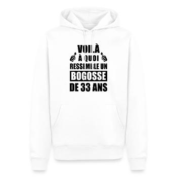 bogosse de 33 ans / humour anniversaire 33 ans - Sweat à capuche Premium bio Homme - blanc - Devant - Nico (187cm)