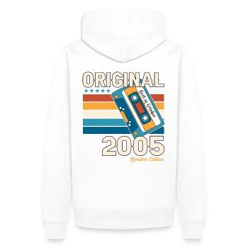 18. Geburtstag Mann Oktober Jahrgang 2005 Kassette - Männer Premium Bio Hoodie - Weiß - Hinten - Nico (187cm)