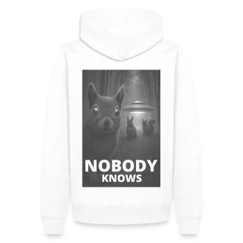 Nobody Knows – UFO Eichhörnchen Design - Männer Premium Bio Hoodie - Weiß - Hinten - Nico (187cm)