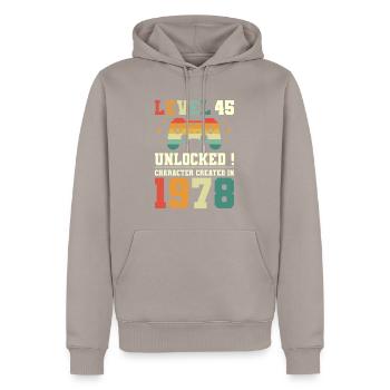 Level 45 Birthday Gamer 45 Years - Men’s Premium Organic Hoodie - taupe - Front - Nico (187cm)
