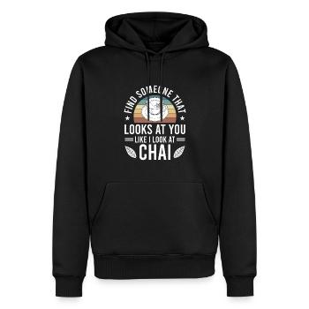 Chai - Männer Premium Bio Hoodie - Schwarz - Vorne - Nico (187cm)