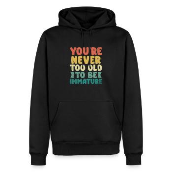 Du bist nie zu alt, um unreifer Sarkasmus zu sein - Männer Premium Bio Hoodie - Schwarz - Vorne - Nico (187cm)