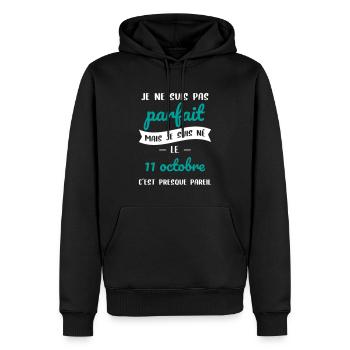 Anniversaire - Pas parfait mais né le 11 Octobre - Sweat à capuche Premium bio Homme - noir - Devant - Nico (187cm)