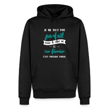 Anniversaire - Pas parfait mais né le 1er Février - Sweat à capuche Premium bio Homme - noir - Devant - Nico (187cm)