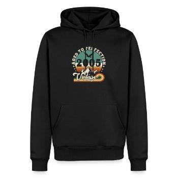 Bis zur Perfektion gereift 2005 Retro -Edition 2025. - Männer Premium Bio Hoodie - Schwarz - Vorne - Nico (187cm)