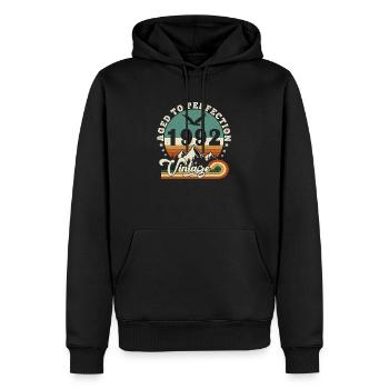 Aged to perfection 1992 Retro -Edition 2025. - Men’s Premium Organic Hoodie - black - Front - Nico (187cm)