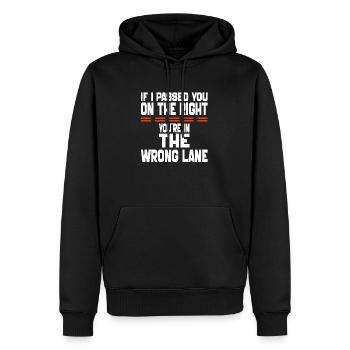 Wenn ich dich auf der rechten Seite überholt habe, bist du im Unrecht - Männer Premium Bio Hoodie - Schwarz - Vorne - Nico (187cm)
