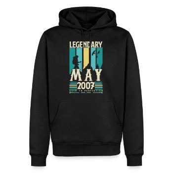 Mai 2007 Jubiläumsgeschenk, Jahrgang Mai 2007. - Männer Premium Bio Hoodie - Schwarz - Vorne - Nico (187cm)
