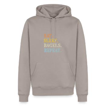 Eat Sleep Bagels Retro-Text wiederholen - Männer Premium Bio Hoodie - Taupe - Vorne - Nico (187cm)