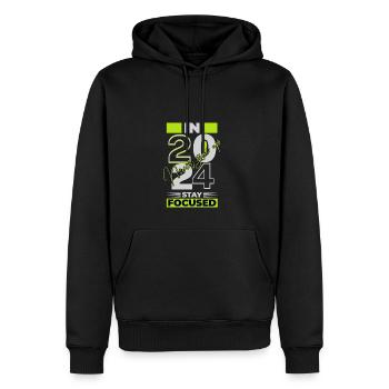 Focused in 2024: Motivation für Erfolg und Ziele - Männer Premium Bio Hoodie - Schwarz - Vorne - Nico (187cm)