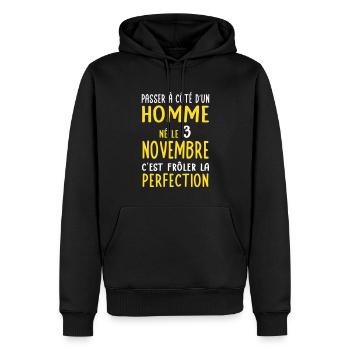 Anniversaire - Né le 3 Novembre Frôler perfection - Sweat à capuche Premium bio Homme - noir - Devant - Nico (187cm)