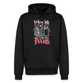 Fotografie Fotografin Bild - Männer Premium Bio Hoodie - Schwarz - Vorne - Nico (187cm)