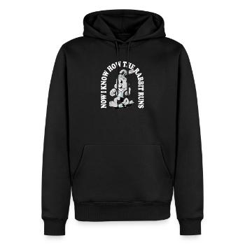 Now I Know How the Rabbit Runs – Denglisch Spruch - Men’s Premium Organic Hoodie - black - Front - Nico (187cm)