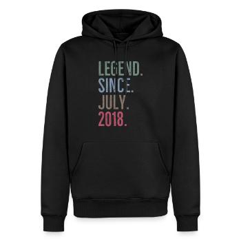 Legende seit Juli 2018 - Männer Premium Bio Hoodie - Schwarz - Vorne - Nico (187cm)