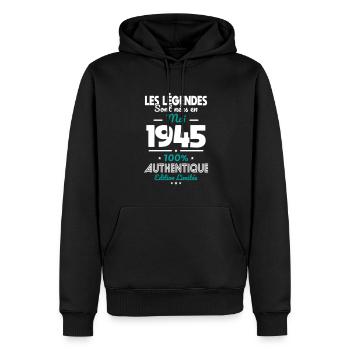 80. Jubiläum - Legenden, geboren im Mai 1945 - Männer Premium Bio Hoodie - Schwarz - Vorne - Nico (187cm)