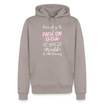 Mode Mode Mode Défilé de mode Queen - Sweat à capuche Premium bio Homme - taupe - Devant - Nico (187cm)