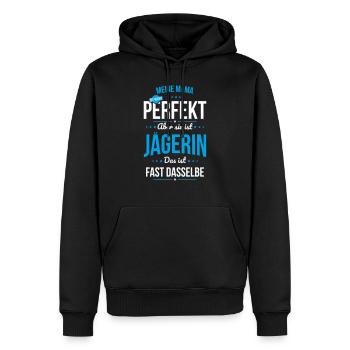 Meine Mama ist nicht perfekt aber sie ist Jägerin - Männer Premium Bio Hoodie - Schwarz - Vorne - Nico (187cm)