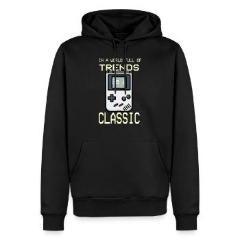 In einer Welt voller Trends sei ein Klassiker! - Männer Premium Bio Hoodie - Schwarz - Vorne - Nico (187cm)