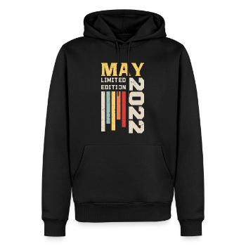 Mai 2022 - Geburtstagsgeschenk geboren im Mai 2022 Mai - Männer Premium Bio Hoodie - Schwarz - Vorne - Nico (187cm)