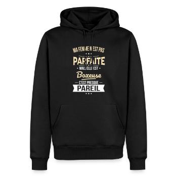 Ma femme n'est pas parfaite mais elle est boxeuse - Sweat à capuche Premium bio Homme - noir - Devant - Nico (187cm)