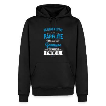 Ma femme n'est pas parfaite mais elle est gameuse - Sweat à capuche Premium bio Homme - noir - Devant - Nico (187cm)
