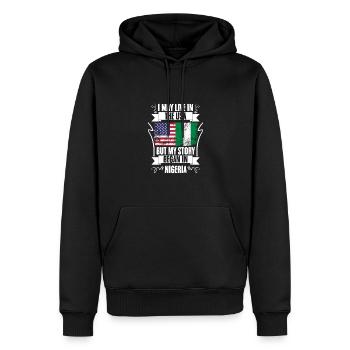 Je vis peut-être aux États-Unis, mais mon histoire commence en - Sweat à capuche Premium bio Homme - noir - Devant - Nico (187cm)