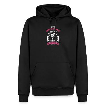Never Underestimate Grandma On The Golf Course - Männer Premium Bio Hoodie - Schwarz - Vorne - Nico (187cm)