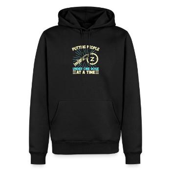 Anesthesiologist Putting People One Dose - Männer Premium Bio Hoodie - Schwarz - Vorne - Nico (187cm)