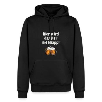 Hier wird das Bier nie knapp! Partyspruch/Motiv - Männer Premium Bio Hoodie - Schwarz - Vorne - Nico (187cm)