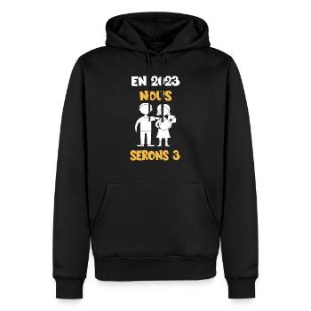 En 2023 nous serons 3 Cadeau pour futurs parents - Sweat à capuche Premium bio Homme - noir - Devant - Nico (187cm)