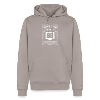 Vintage Future – Code the Past - Männer Premium Bio Hoodie - Taupe - Vorne - Nico (187cm)