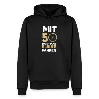 E-Bike mit 50 - Männer Premium Bio Hoodie - Schwarz - Vorne - Nico (187cm)
