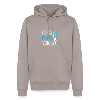 Color Guard - Männer Premium Bio Hoodie - Taupe - Vorne - Nico (187cm)