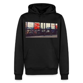 Fahrradkolonne am Bahnzaun - Männer Premium Bio Hoodie - Schwarz - Vorne - Nico (187cm)